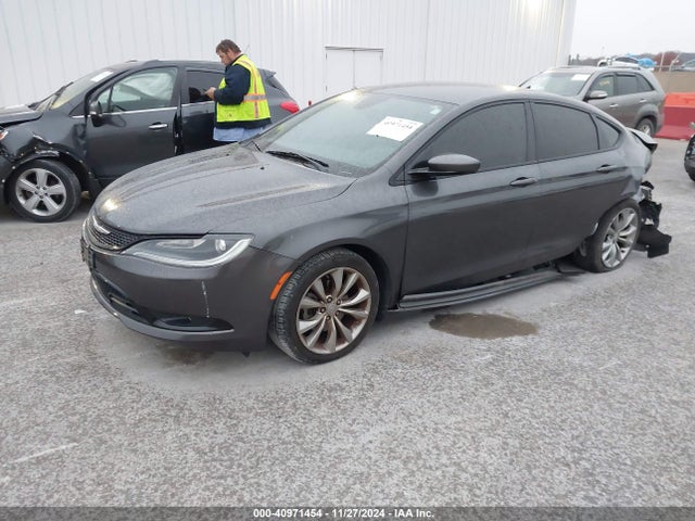 Chrysler 200 S 2015 1C3CCCBB3FN629689 Image 2