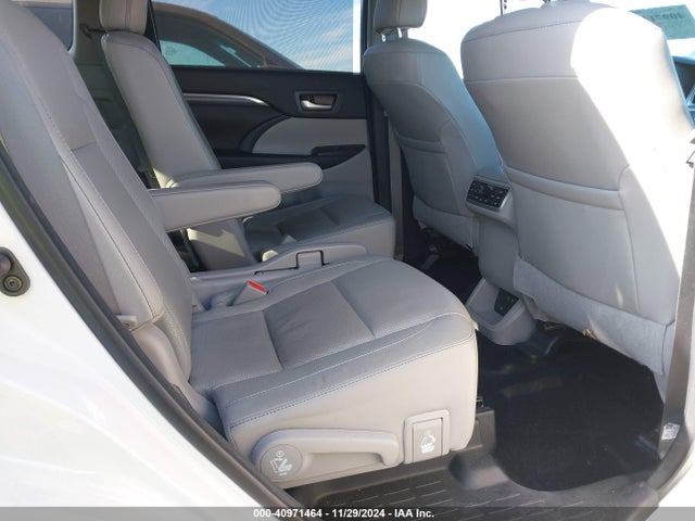 Toyota Highlander Limited Platinum 2017 5TDDZRFH9HS369988 Image 8