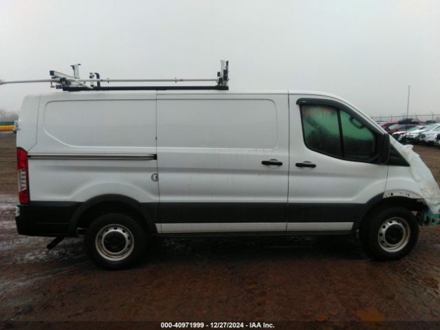 1FTBR1Y8XNKA39852 Ford Transit-250 Cargo Van