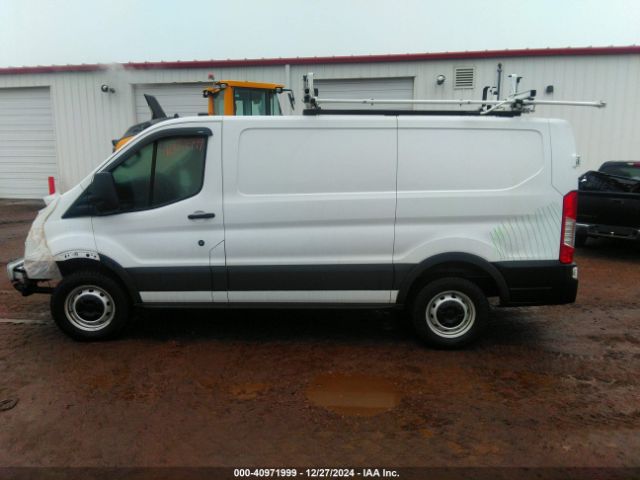 1FTBR1Y8XNKA39852 Ford Transit-250 Cargo Van