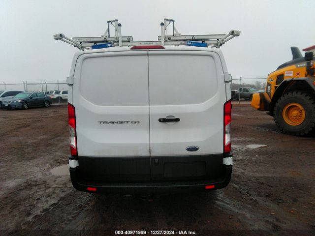1FTBR1Y8XNKA39852 Ford Transit-250 Cargo Van