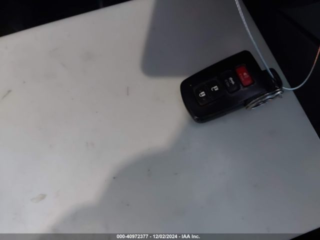 2T1BURHE9HC758423 Toyota Corolla Xle