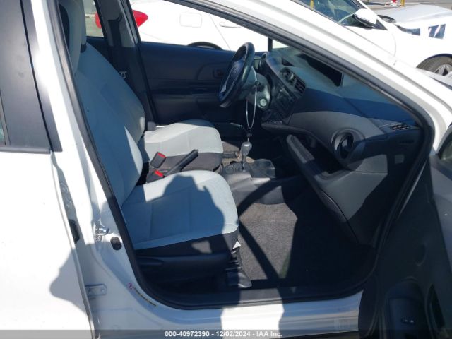 JTDKDTB38H1593960 Toyota Prius C One