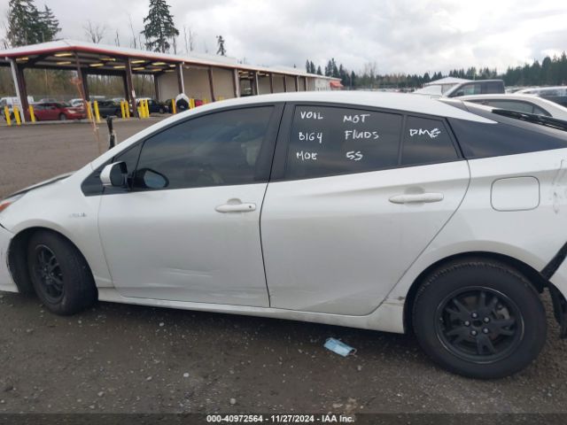 JTDKARFU6H3544274 Toyota Prius Three