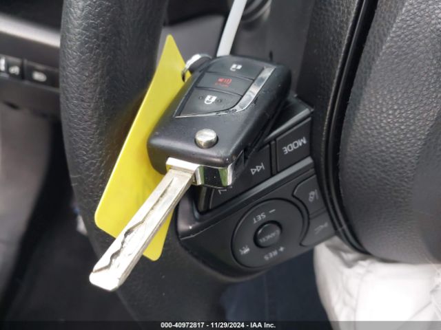 2T3H1RFV5NW186905 Toyota RAV4 LE