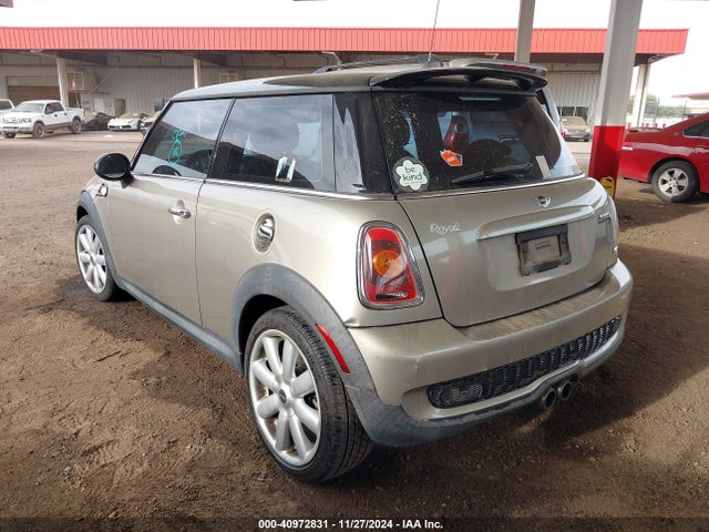 2009 MINI COOPER S WMWMF73539TW83059 Photo 2