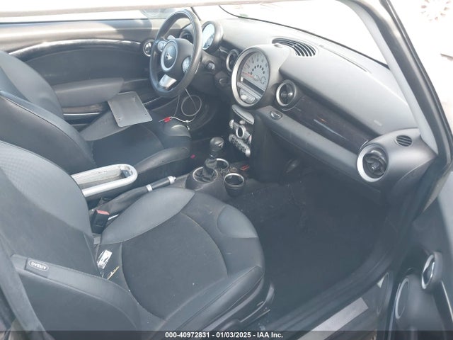 2009 MINI COOPER S WMWMF73539TW83059 Photo 4