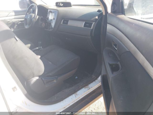JA4AD2A39HZ044268 Mitsubishi Outlander Es