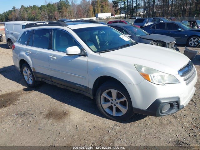 Subaru Outback 2.5i Premium 2014 4S4BRBECXE3325530 Image 1