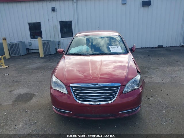 1C3CCBAB8EN121857 Chrysler 200 LX