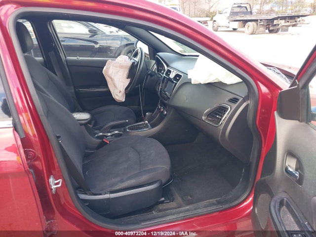 1C3CCBAB8EN121857 Chrysler 200 LX