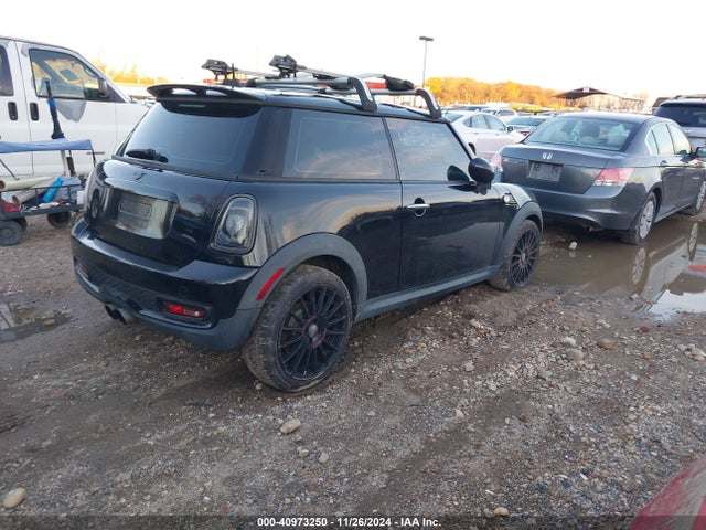 2011 MINI COOPER S WMWSV3C55BTY22407 Photo 3