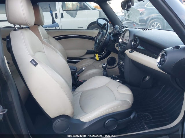 2011 MINI COOPER S WMWSV3C55BTY22407 Photo 4