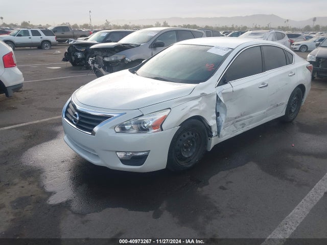 Nissan Altima 2.5 S 2014 1N4AL3AP3EN356919 Image 2