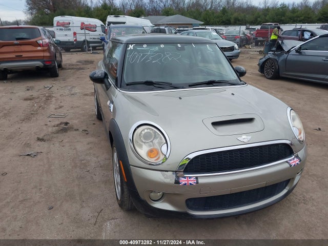 2007 MINI COOPER S WMWMF73517TT82867 Photo 0