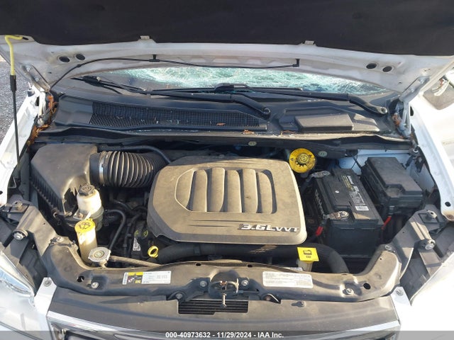 2C4RC1JG9FR743013 Chrysler Town & Country Limited