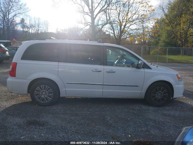 2C4RC1JG9FR743013 Chrysler Town & Country Limited