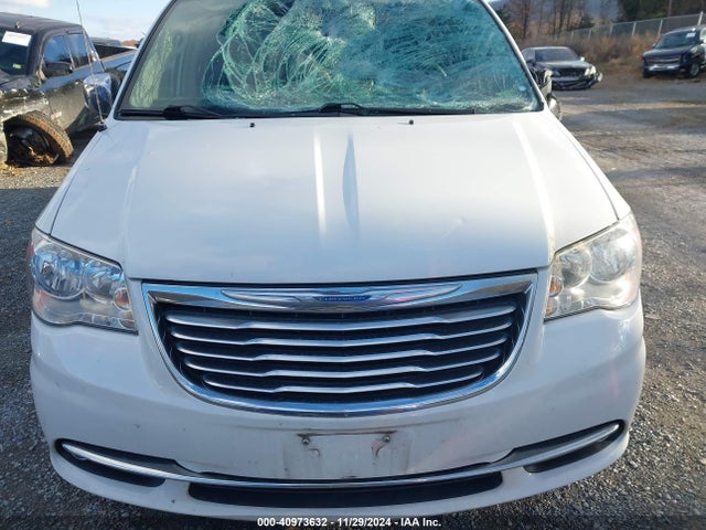 2C4RC1JG9FR743013 Chrysler Town & Country Limited