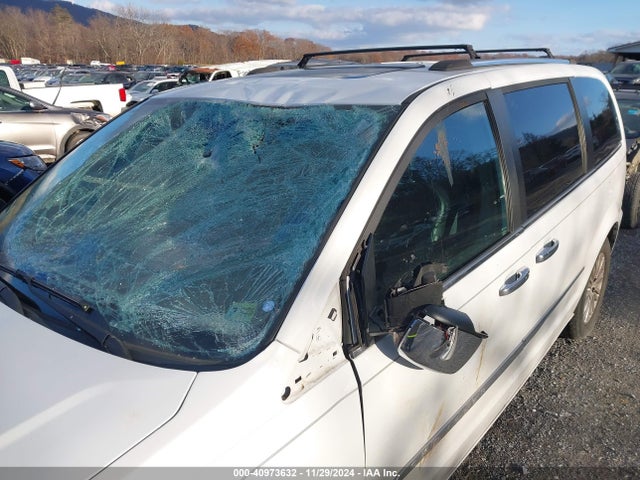 2C4RC1JG9FR743013 Chrysler Town & Country Limited