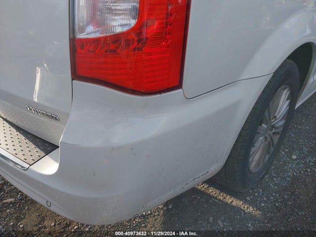 2C4RC1JG9FR743013 Chrysler Town & Country Limited