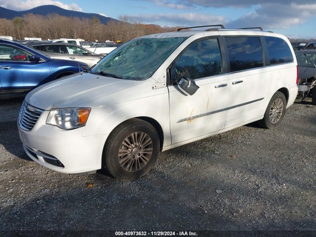 2C4RC1JG9FR743013 Chrysler Town & Country Limited