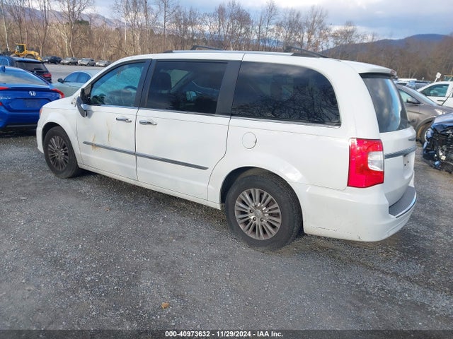 2C4RC1JG9FR743013 Chrysler Town & Country Limited
