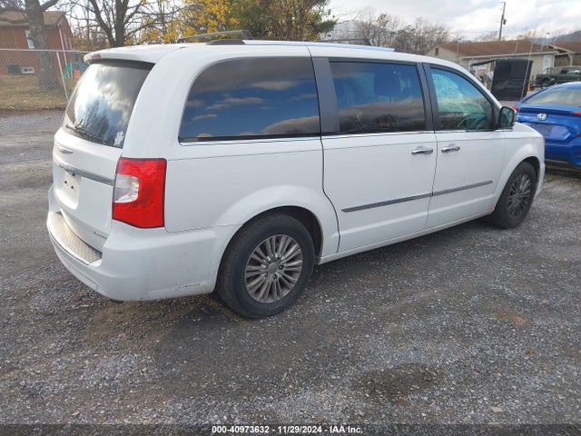 2C4RC1JG9FR743013 Chrysler Town & Country Limited