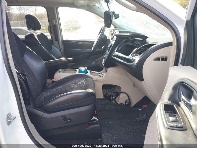 2C4RC1JG9FR743013 Chrysler Town & Country Limited
