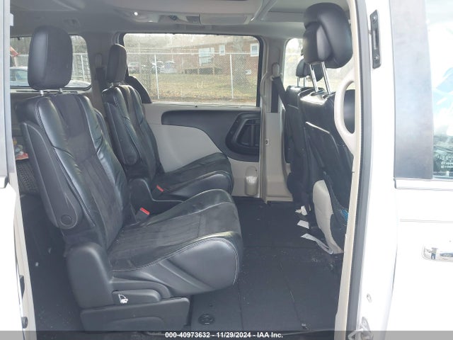 2C4RC1JG9FR743013 Chrysler Town & Country Limited
