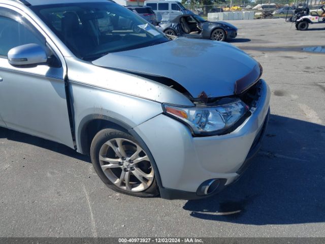 JA4AD3A39FZ007899 Mitsubishi Outlander Se