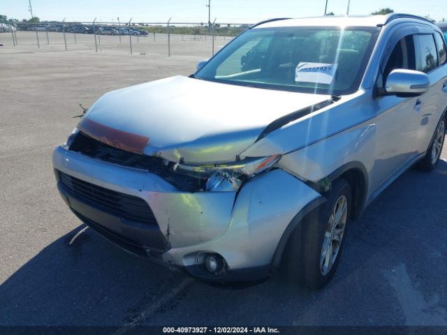 JA4AD3A39FZ007899 Mitsubishi Outlander Se