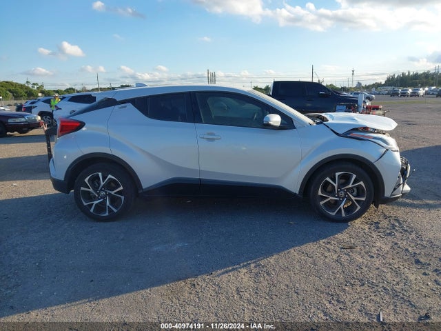 Toyota C-HR XLE 2022 NMTKHMBX5NR145217 Image 13