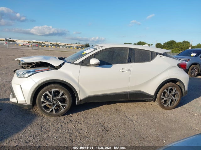 Toyota C-HR XLE 2022 NMTKHMBX5NR145217 Image 14