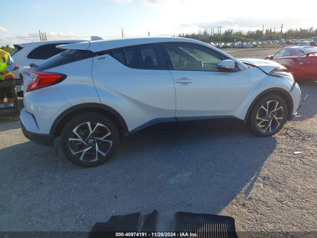 Toyota C-HR XLE 2022 NMTKHMBX5NR145217 Image 4