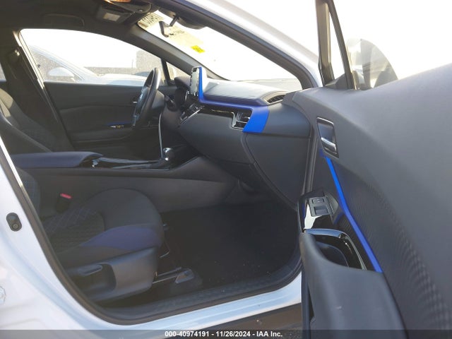 Toyota C-HR XLE 2022 NMTKHMBX5NR145217 Image 5