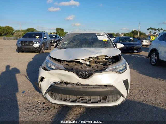 Toyota C-HR XLE 2022 NMTKHMBX5NR145217 Image 6