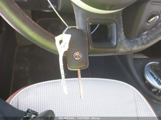 3VW517AT9FM821881 Volkswagen Beetle 1.8t Classic