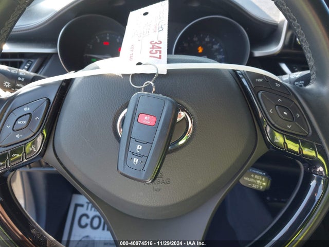 Toyota C-HR XLE 2019 NMTKHMBX7KR093178 Image 11