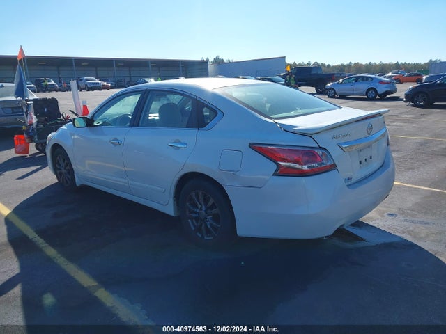 Nissan Altima 2.5 S 2015 1N4AL3AP0FC185172 Image 3