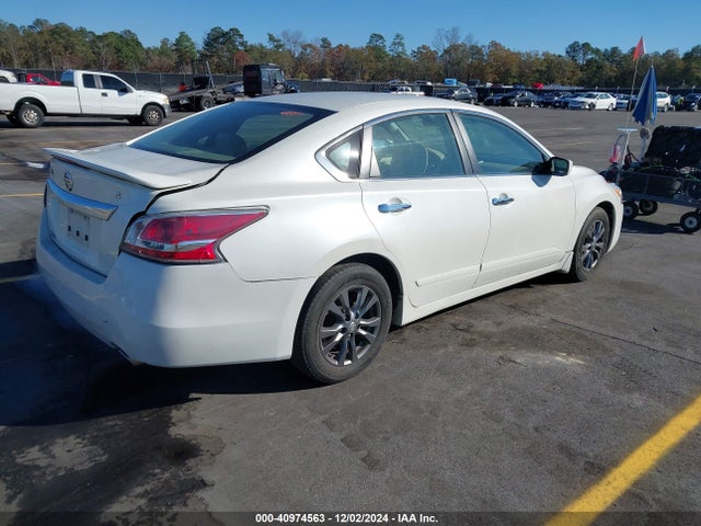 Nissan Altima 2.5 S 2015 1N4AL3AP0FC185172 Image 4