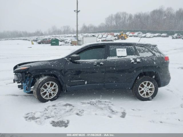 1C4PJMAB0EW317820 Jeep Cherokee Sport