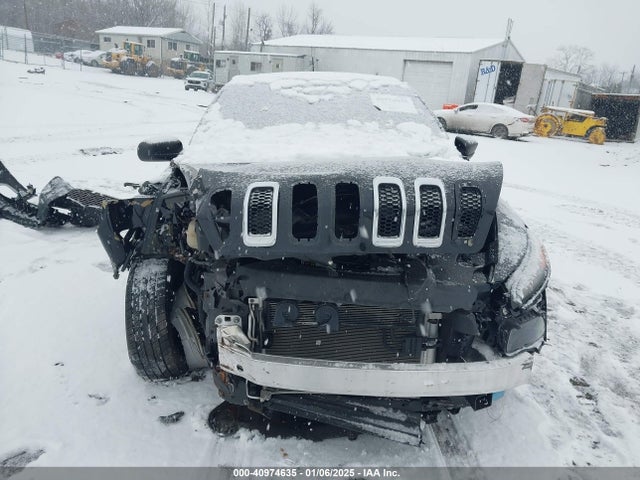 1C4PJMAB0EW317820 Jeep Cherokee Sport