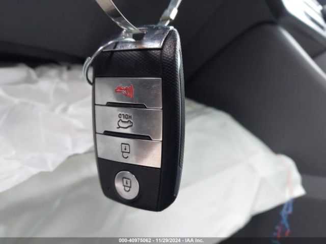 KNDCB3LC5K5242562 KIA NIRO LX