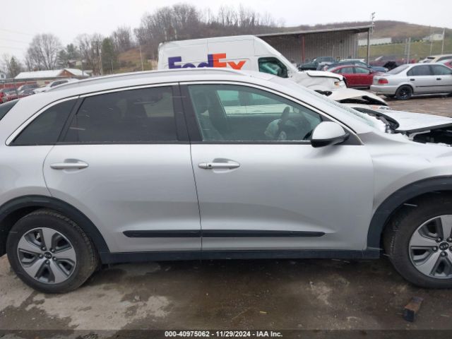 KNDCB3LC5K5242562 KIA NIRO LX