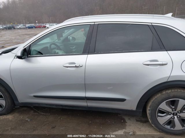 KNDCB3LC5K5242562 KIA NIRO LX