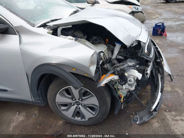 KNDCB3LC5K5242562 KIA NIRO LX