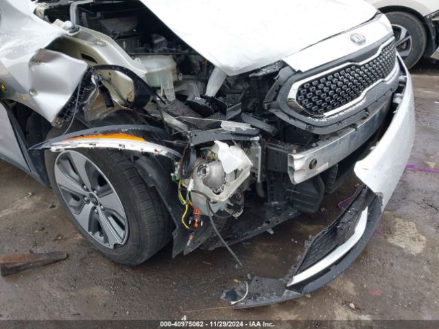 KNDCB3LC5K5242562 KIA NIRO LX