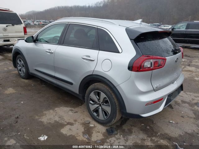 KNDCB3LC5K5242562 KIA NIRO LX