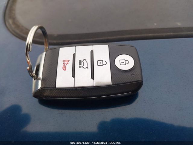 KNDCC3LC8H5037923 KIA NIRO EX