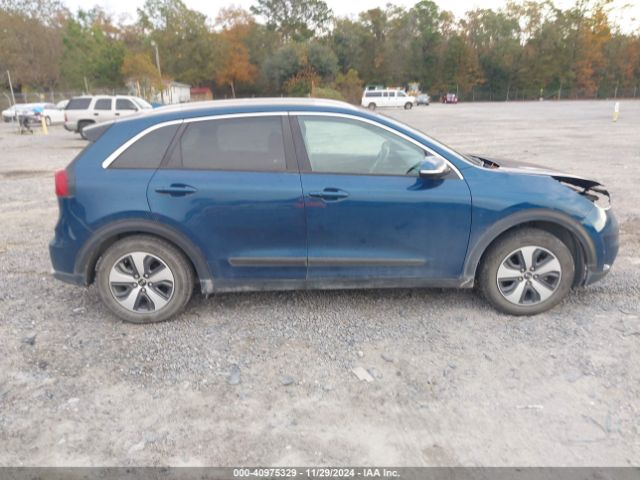 KNDCC3LC8H5037923 KIA NIRO EX